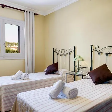 Punta Prima Sleeps 9 Pool Air Con Wifi ヴィラ プンタ・プリマ